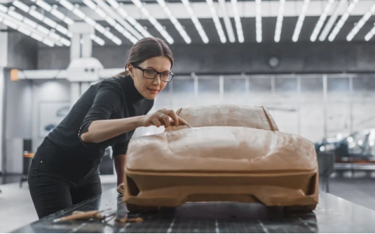 Vì sao các hãng xe vẫn trung thành với mô hình đất sét trong thiết kế ô tô?