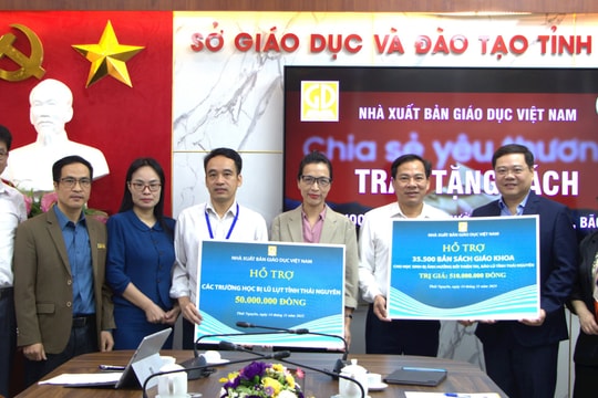 NXB Giáo dục Việt Nam trao tặng gần 35.000 bản sách giáo khoa tới học sinh Thái Nguyên