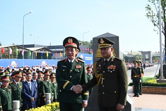 Đại tướng Phan Văn Giang cùng Đại tướng Tea Seiha chứng kiến tuần tra chung bảo vệ biên giới Việt Nam - Campuchia