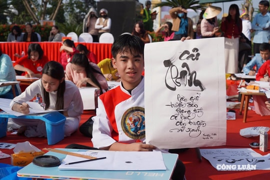 Độc đáo Hội thi thư pháp Truyện Kiều ở Tiên Điền – điểm nhấn văn hóa tại Hà Tĩnh