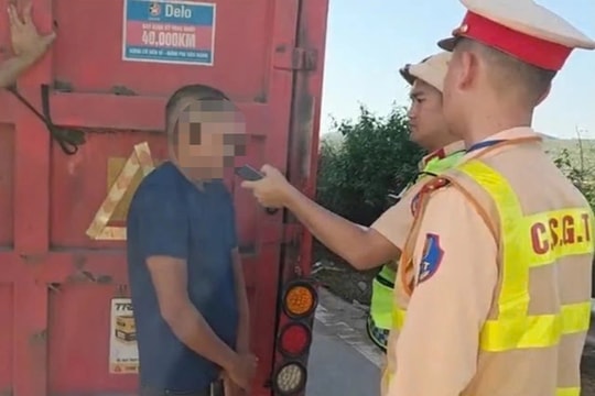 Tài xế vi phạm nồng độ cồn, lái xe chở hàng quá khổ bị xử phạt gần 80 triệu đồng