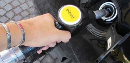 Chênh lệch giá dầu diesel tăng vọt sau khi Ấn Độ giảm mua dầu Nga