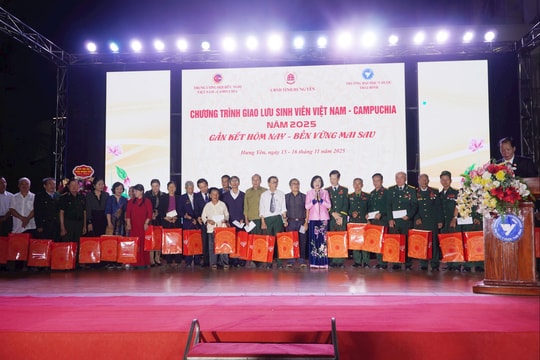 Phó Chủ tịch Quốc hội Nguyễn Thị Thanh dự giao lưu sinh viên Việt Nam - Campuchia