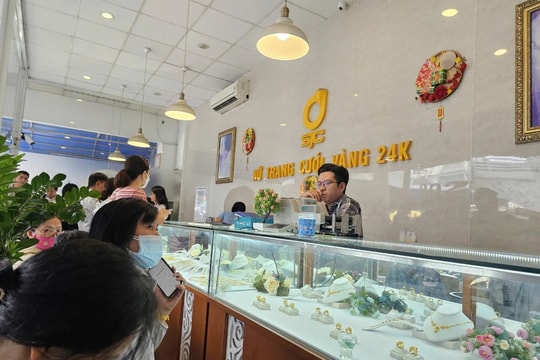 Giá vàng hôm nay 16/11/2025: Giá vàng SJC, giá vàng nhẫn, vàng thế giới