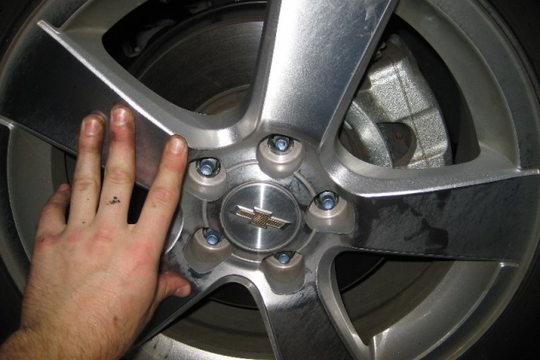 Vì sao nên bỏ ngay ốc bánh xe bọc mạ crôm?