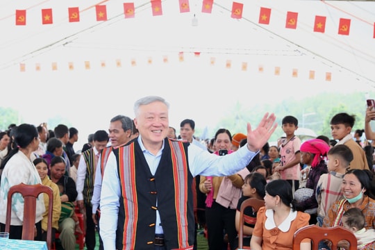 Phó Thủ tướng Thường trực Nguyễn Hòa Bình dự Ngày hội Đại đoàn kết toàn dân tộc tại Quảng Ngãi