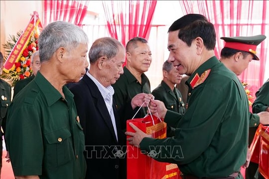 Đại tướng Phan Văn Giang chung vui Ngày hội Đại đoàn kết toàn dân tộc tại Thái Nguyên