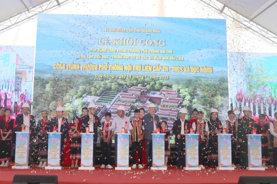 Phó Thủ tướng Thường trực Chính phủ Nguyễn Hòa Bình dự khởi công trường nội trú ở Quảng Ngãi