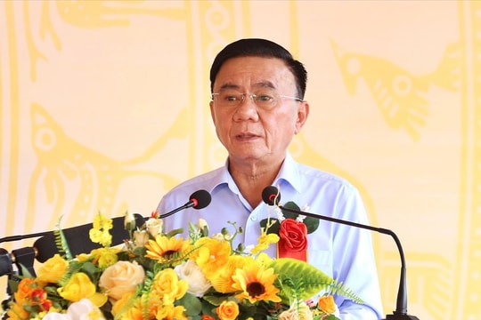 Thường trực Ban Bí thư Trần Cẩm Tú dự Ngày hội Đại đoàn kết toàn dân tộc tại hai thôn Hồ Sen và Ngòi Lẻn