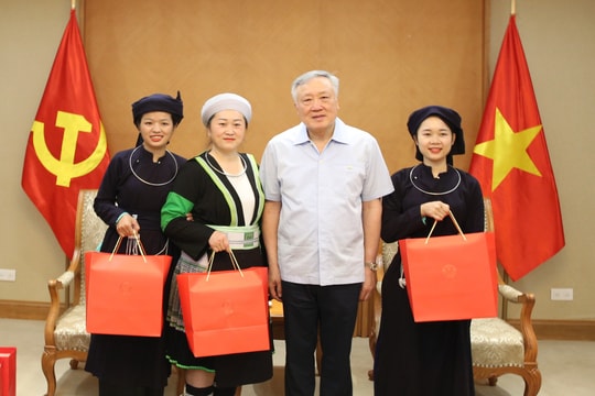 Cống hiến của các cô giáo là thầm lặng nhưng rất cao cả, thiêng liêng