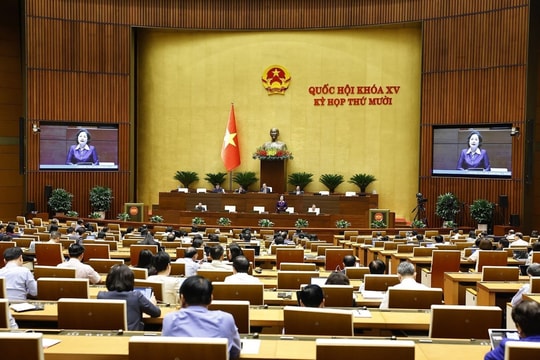 Sáng 17/11, Quốc hội thảo luận ở tổ về giải pháp tăng cường bảo vệ, chăm sóc và nâng cao sức khỏe nhân dân