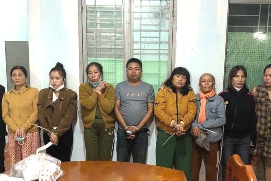 Xóa tụ điểm cờ bạc có nhiều phụ nữ tham gia