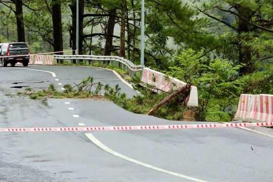 Nhiều tuyến đường đèo xảy ra sạt lở nghiêm trọng tại khu vực miền Trung Tây Nguyên