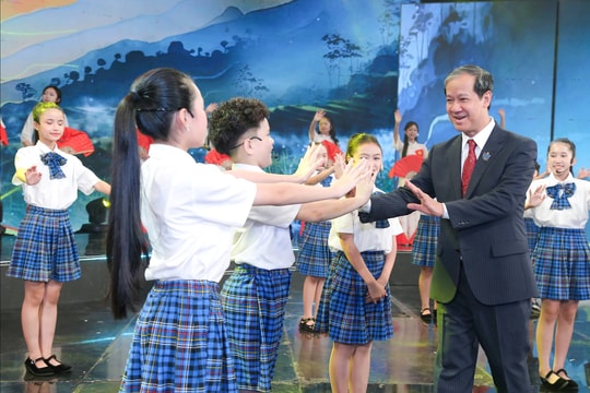 Bộ trưởng Bộ GD&ĐT: Nhà giáo cần xứng đáng với sự gửi gắm của xã hội