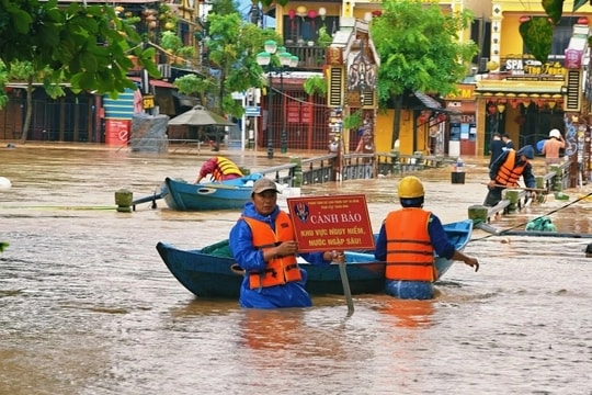 Chuẩn bị sẵn sàng lực lượng, phương tiện ứng phó khẩn cấp cho các vùng ngập sâu tại Trung Bộ