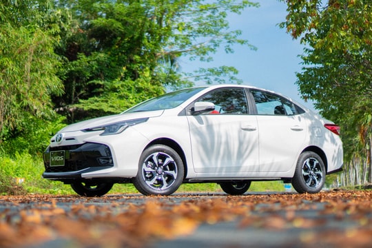 Doanh số xe sedan cỡ B bất ngờ bùng nổ