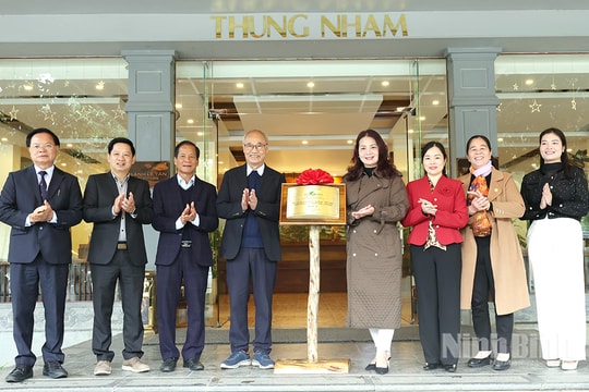 Ba đơn vị du lịch xuất sắc của Ninh Bình vinh dự được gắn biển “Du lịch xanh VITA GREEN”