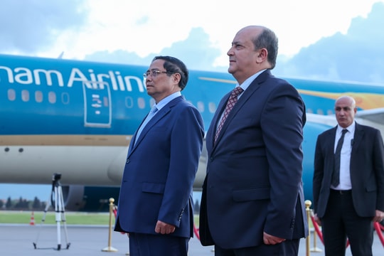 Thủ tướng Chính phủ Phạm Minh Chính và Phu nhân bắt đầu thăm chính thức Algeria