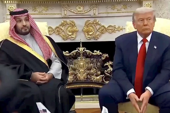 Ông Trump nổi giận với phóng viên, dọa tước giấy phép đài truyền hình Mỹ