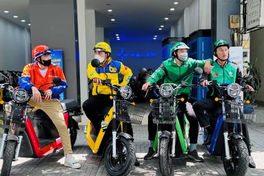 Shipper và xe công nghệ được hỗ trợ chuyển đổi sang năng lượng sạch ở Hà Nội, TP HCM