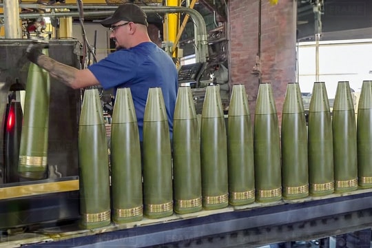 Vương quốc Anh lần đầu xây nhà máy sản xuất đạn dược sau nhiều năm