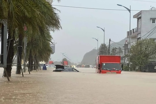 Gia Lai: Nước lũ tiếp tục dâng cao, nhiều điểm ngập vượt đỉnh lũ lịch sử năm 2009