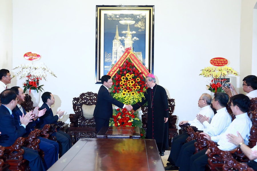 Phó Thủ tướng Thường trực Phạm Bình Minh chúc mừng Giáng sinh tại TP HCM