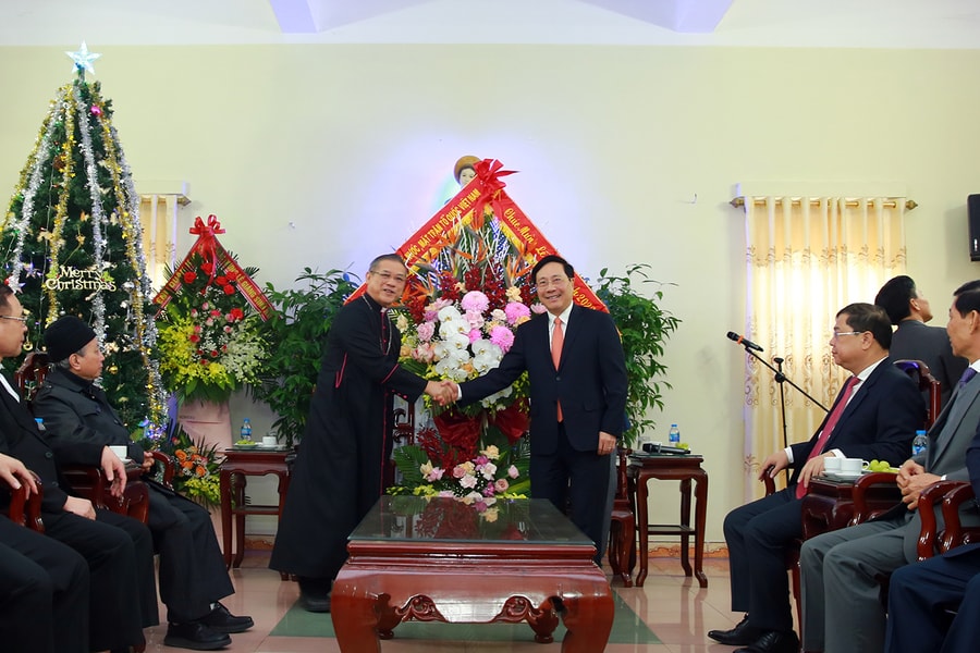 Phó Thủ tướng Thường trực Phạm Bình Minh chúc mừng Giáng sinh tại Nam Định