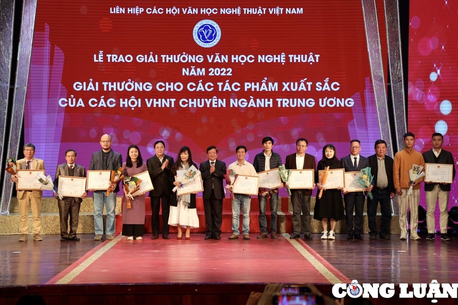 67 tác giả được trao Giải thưởng Văn học nghệ thuật năm 2022