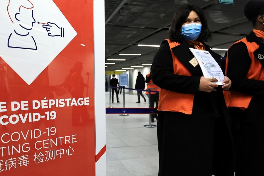 EU khuyến nghị xét nghiệm COVID đối với du khách từ Trung Quốc