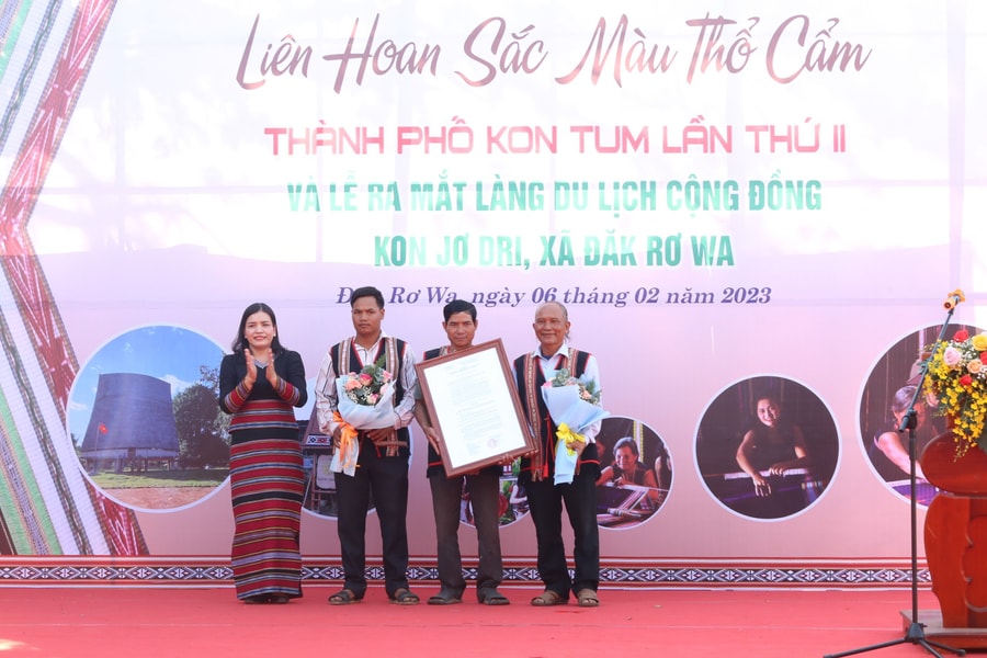 Kon Tum tổ chức lễ hội sắc màu thổ cẩm và ra mắt làng du lịch cộng đồng Kon Jơ Dri