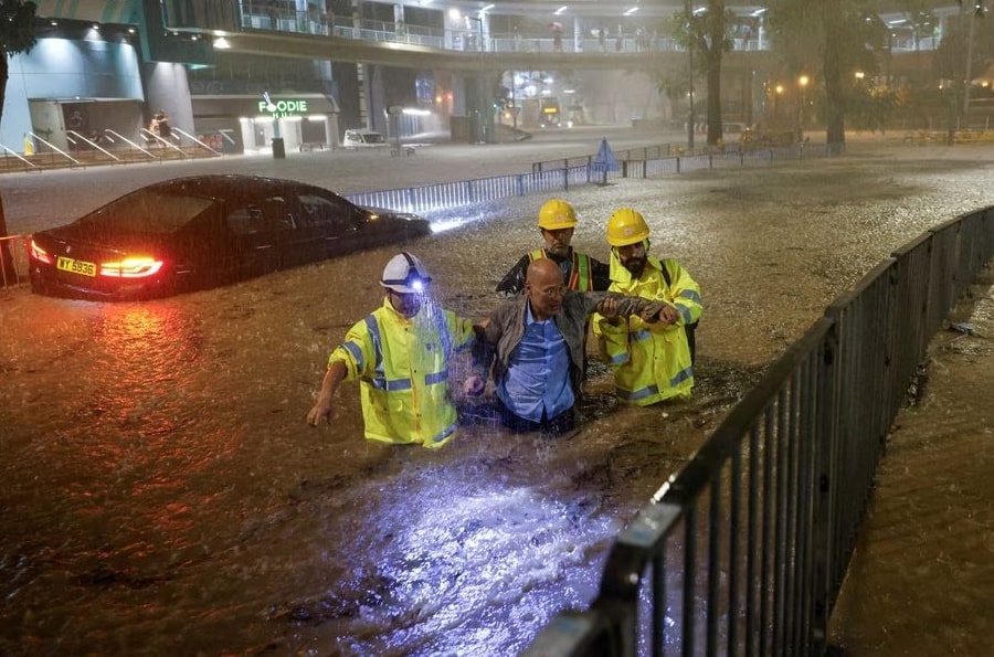 Mưa lớn gây lũ lụt nghiêm trọng ở Hồng Kông và Thâm Quyến