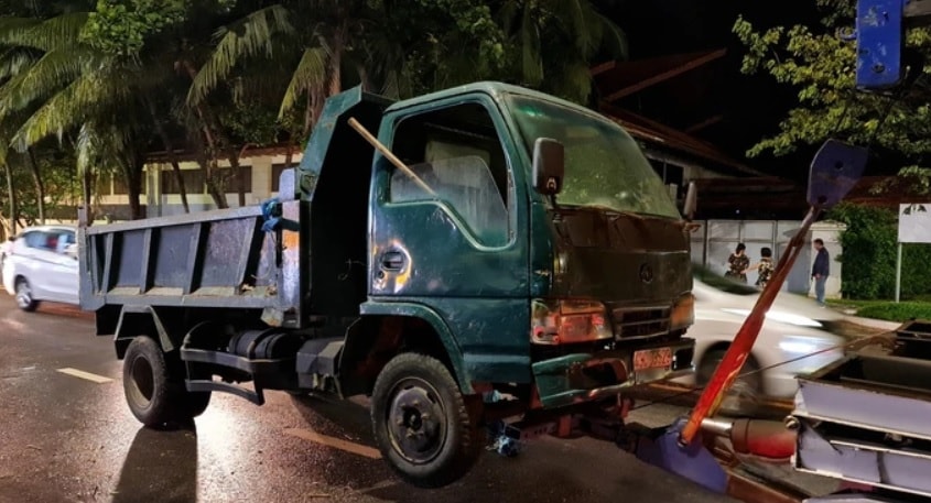 CSGT yêu cầu dừng xe, tài xế ô tô bỏ chạy "như phim hành động"