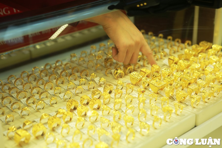 Giá vàng hôm nay quay đầu giảm