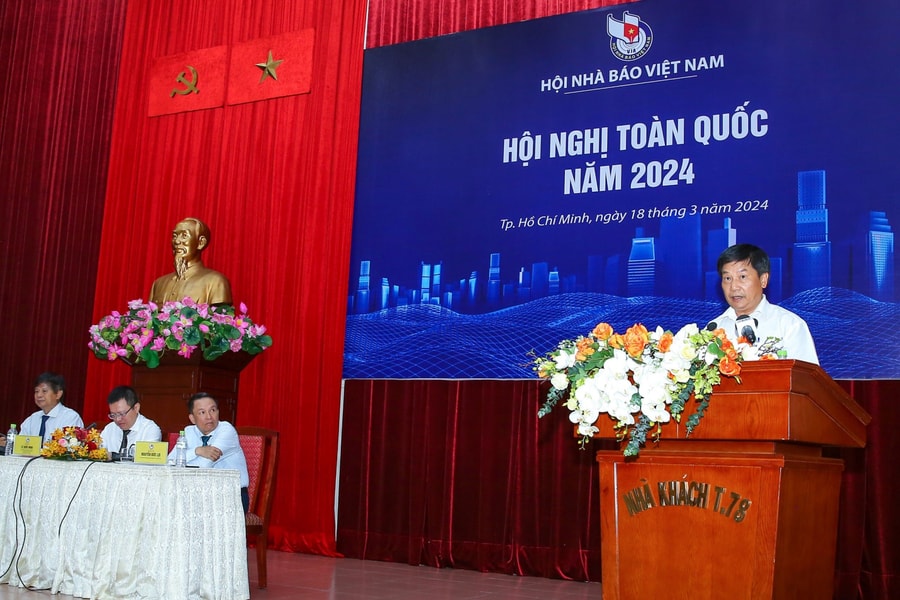 Viết về bảo vệ nền tảng tư tưởng của Đảng: Cần vững về bản lĩnh, sâu về trí tuệ, bén về lý luận, sáng về đạo đức