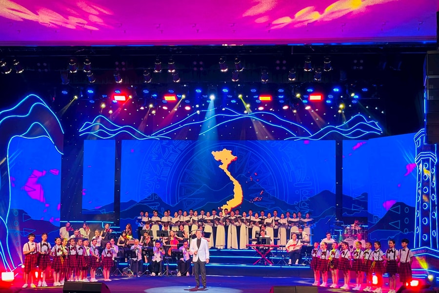 Đặc sắc chương trình nghệ thuật đặc biệt "Từ mùa hè Điện Biên đến mùa thu Hà Nội"