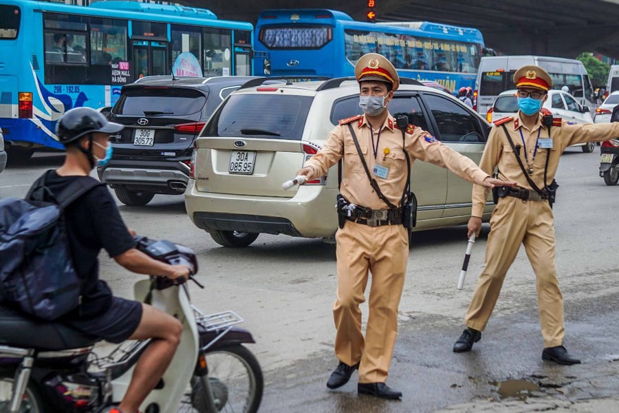 Chế tài xử lý người chống đối, gây nguy hiểm cho CSGT cần đủ sức răn đe