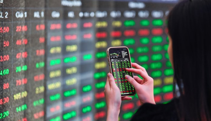 VN-Index đảo chiều tăng, cổ phiếu FPT được săn mua