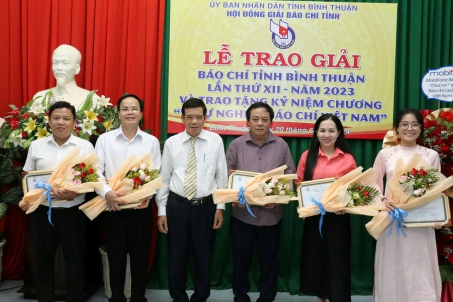 Khen thưởng 16 tác phẩm xuất sắc tại lễ trao giải Báo chí tỉnh Bình Thuận lần thứ 12