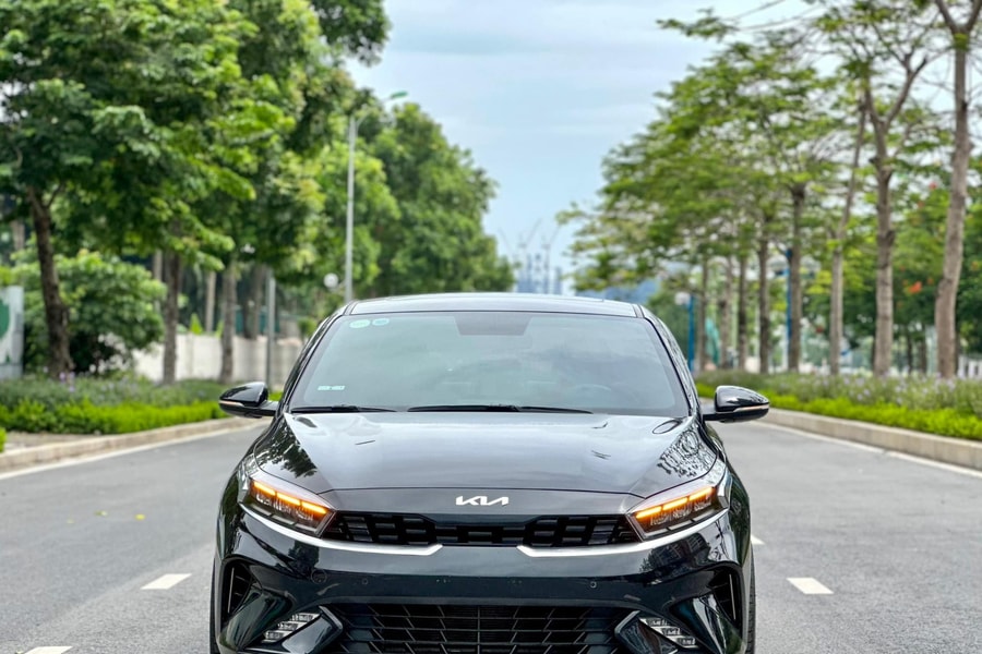 Giá xe KIA K3 lăn bánh tháng 7/2024: giảm sâu cạnh tranh trực tiếp với Toyota Corolla Altis.