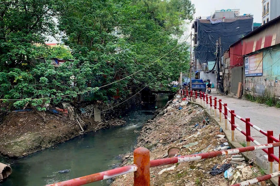 Hà Nội: Người dân sống khổ bên kênh mương bốc mùi nhiều năm