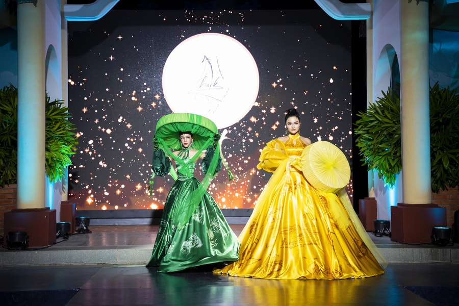 Mãn nhãn phần trình diễn áo dài cách điệu của mẫu nhí 12 tuổi Hải Phương