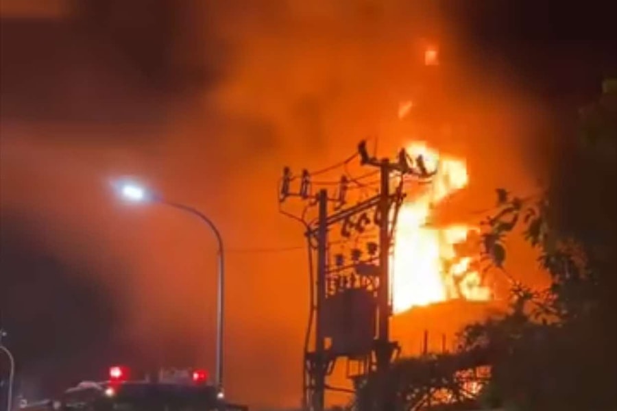 Cháy lớn tại xưởng may ở Hà Nội