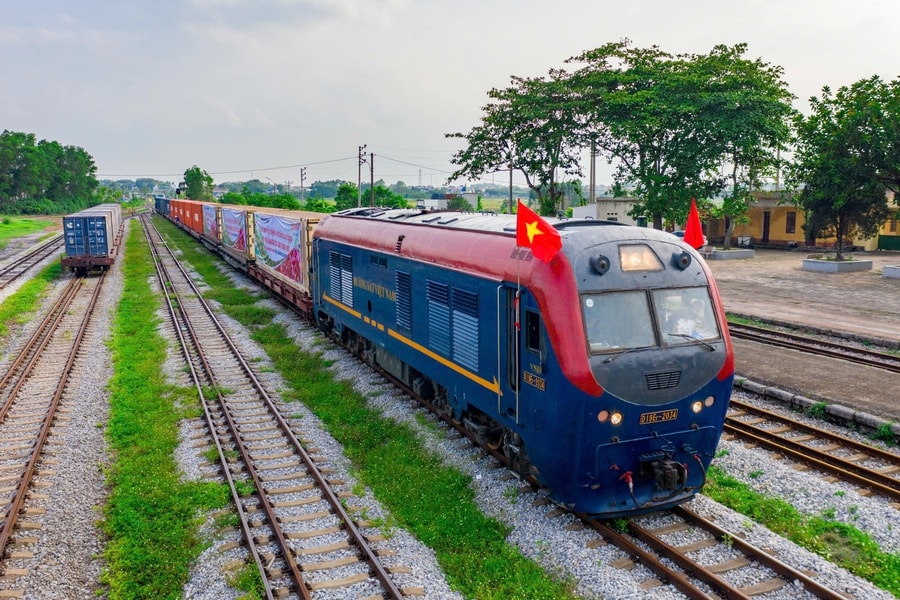 Nâng cao chất lượng dịch vụ, thúc đẩy khai thác tàu chuyên tuyến