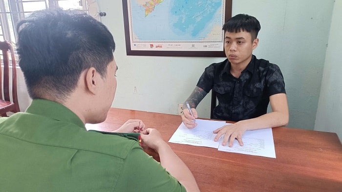 Thấy vợ cũ ngồi nhậu cùng bạn, nam thanh niên dùng súng bắn người gây thương tích