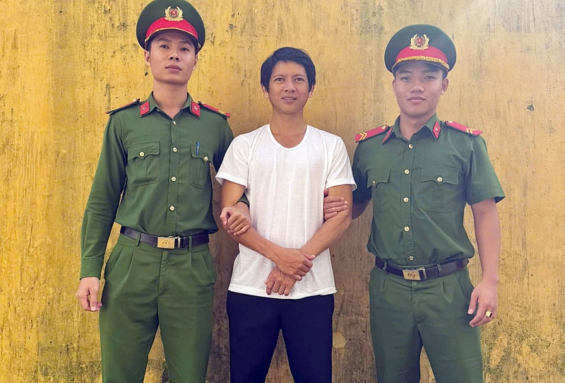 Bắt gã đàn ông si tình ôm can xăng 5 lít, dọa giết cả nhà người yêu cũ