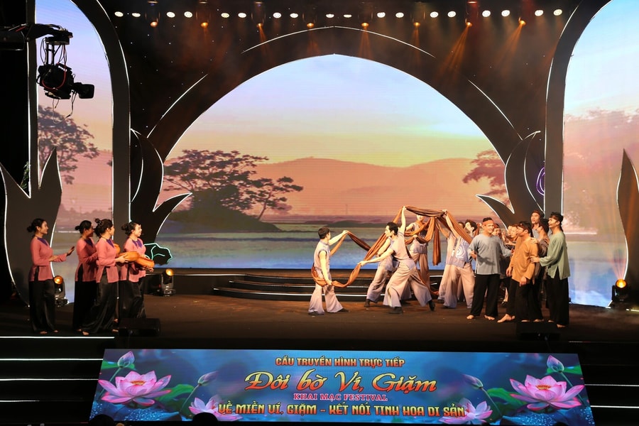 Đặc sắc chương trình nghệ thuật 'Đôi bờ Ví Giặm”