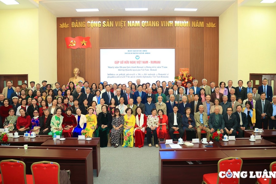 Gặp gỡ hữu nghị nhân kỷ niệm 106 năm Quốc khánh Rumani