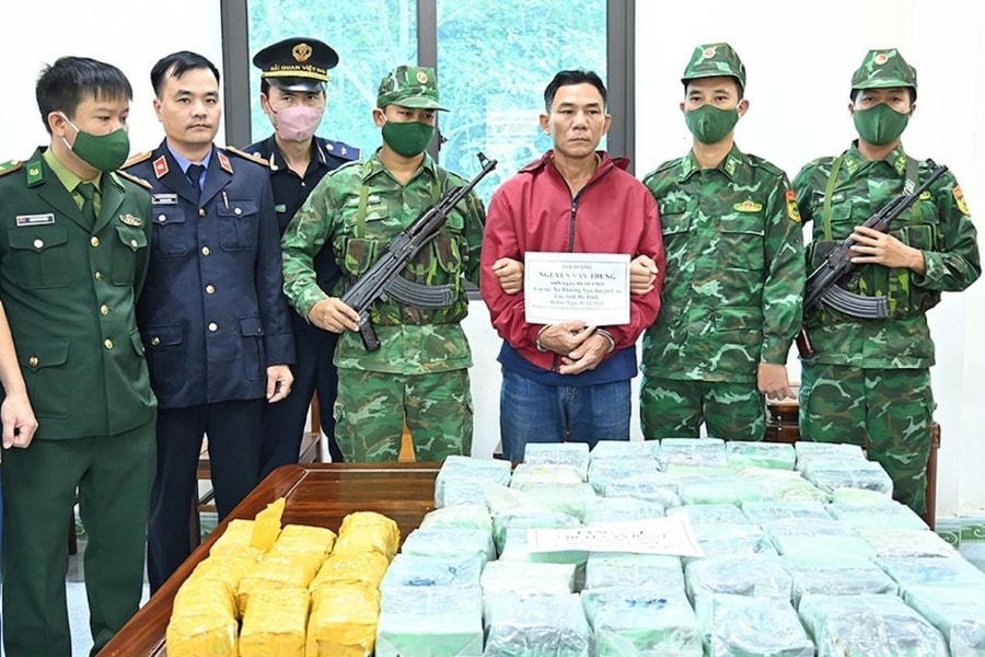 Bắt 2 đối tượng mua bán, vận chuyển 52 kg ma túy