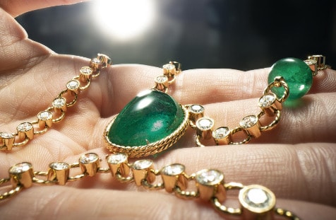 Nghệ thuật đính đá Piaget: Đánh thức vẻ đẹp say ngủ